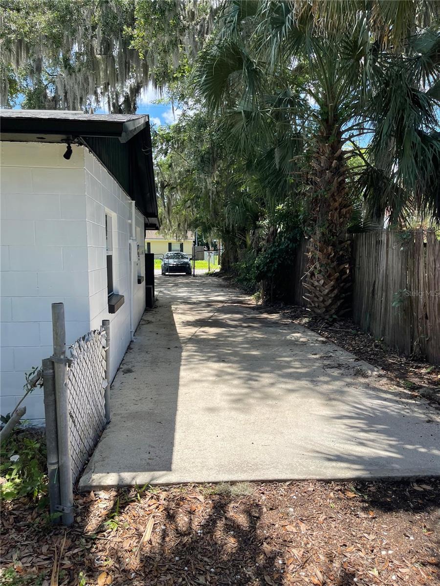 1139 WOODSIDE DR — photo 4