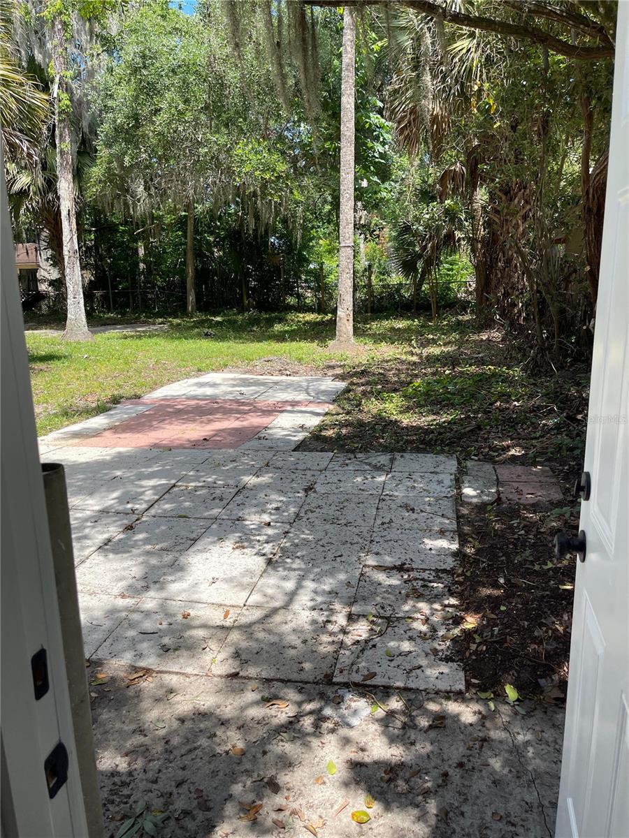 1139 WOODSIDE DR — photo 9