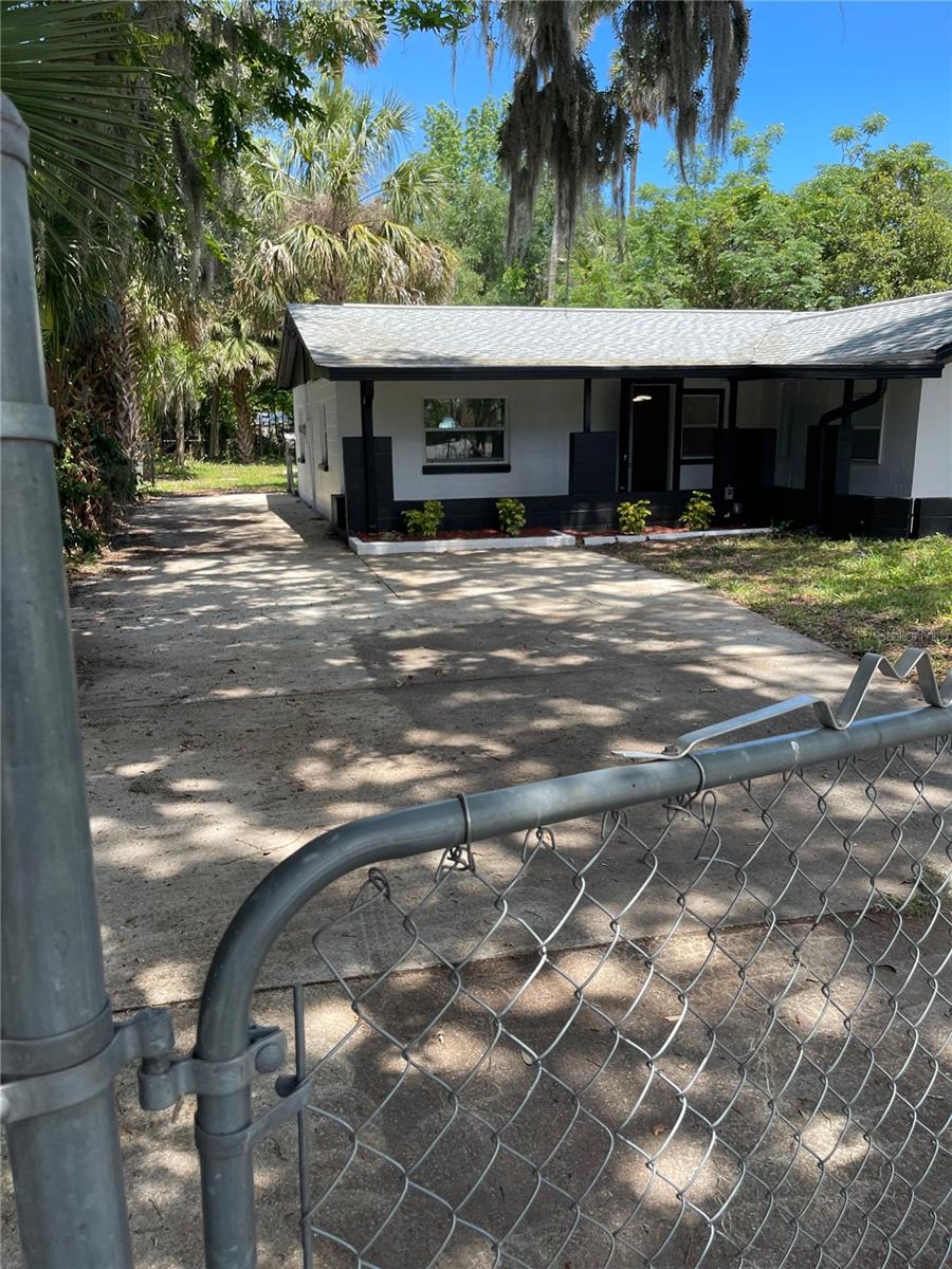 1139 WOODSIDE DR
