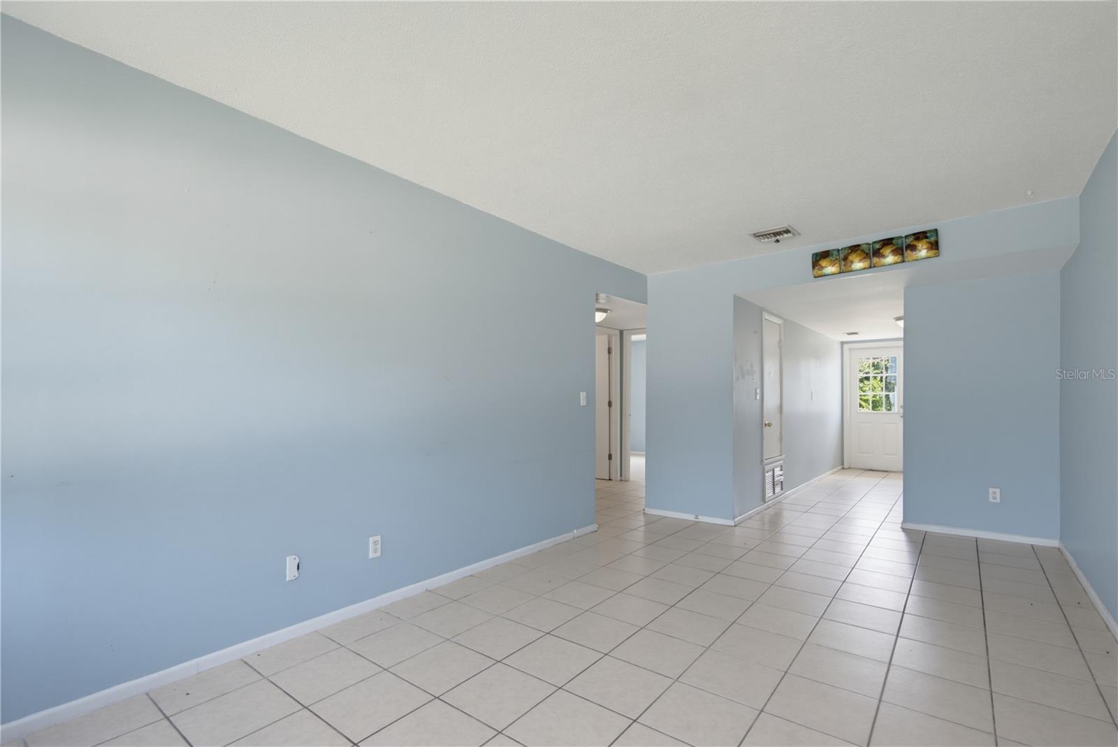 656 WILLIAMSBURG DR — photo 11