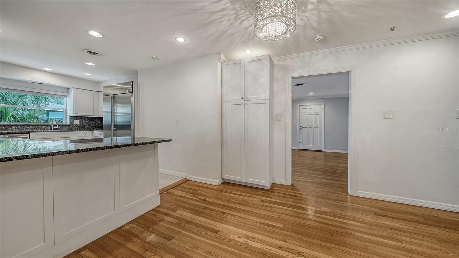 1763 SOUTH DR — photo 3