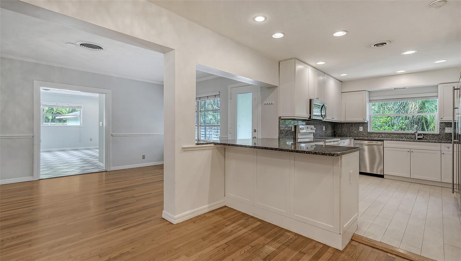 1763 SOUTH DR — photo 4