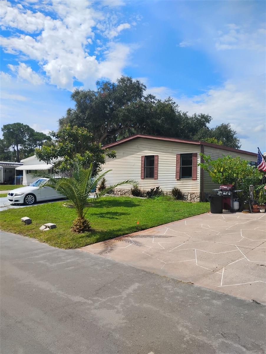 122 PINE TREE DR