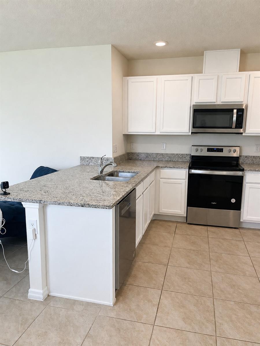 3648 SUNGROVE CIR — photo 4