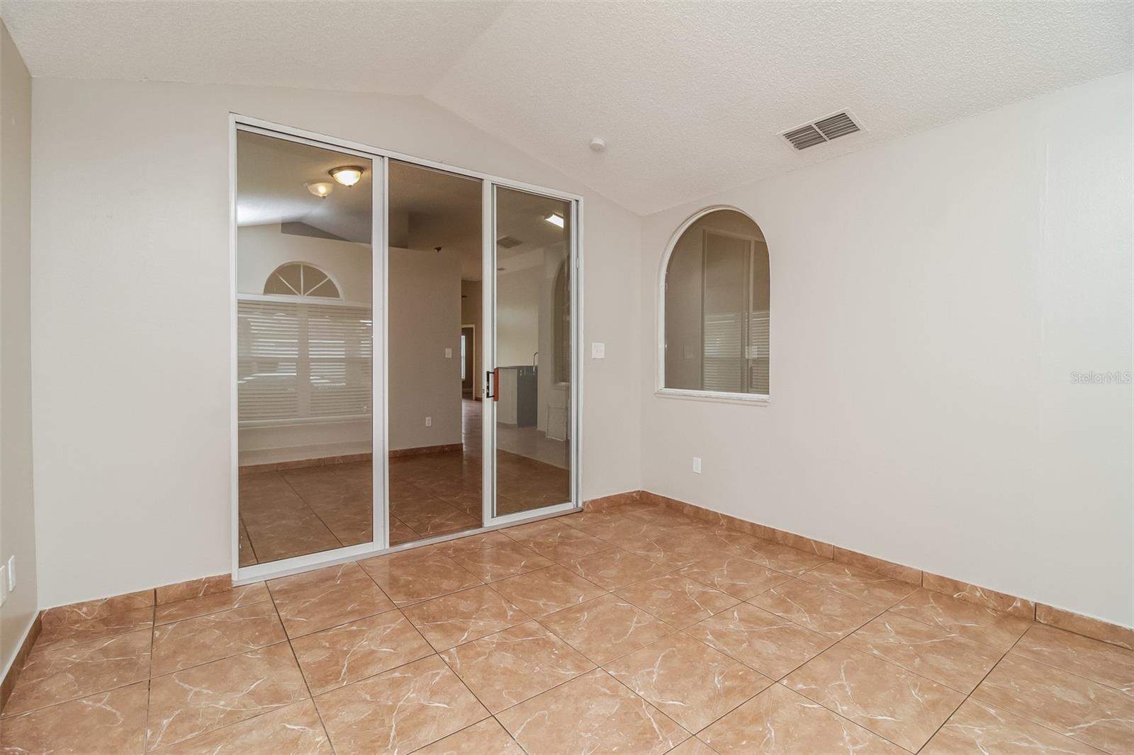 120 LAKEBREEZE CIR — photo 11