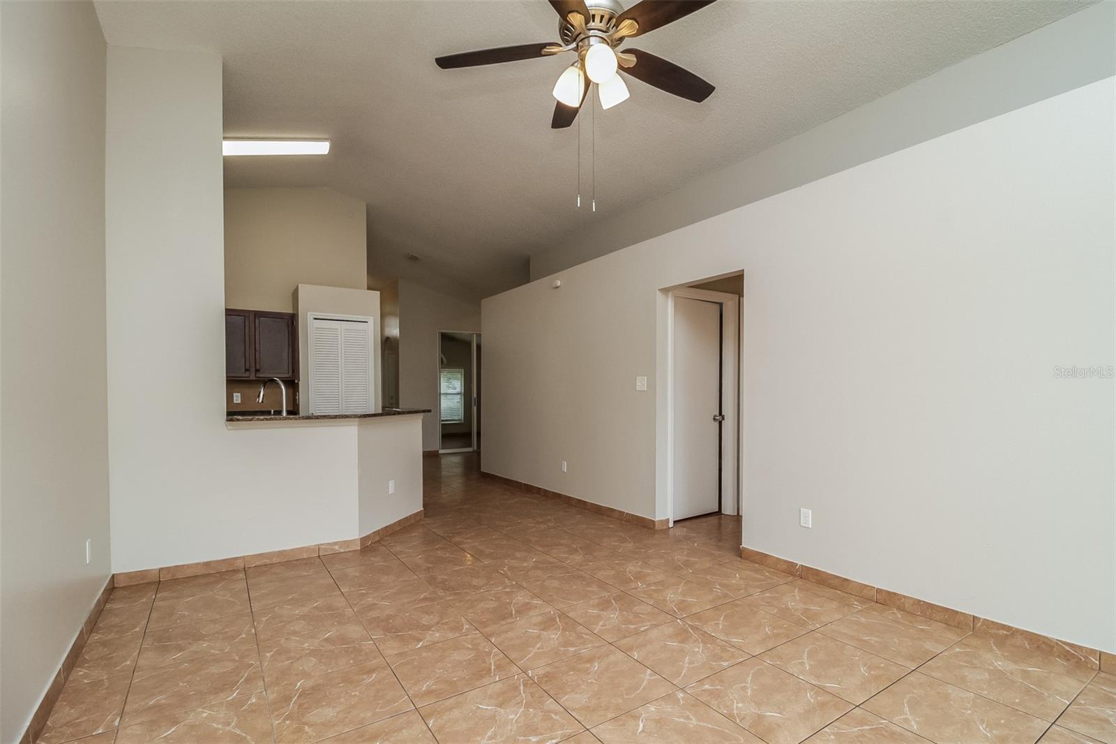 120 LAKEBREEZE CIR — photo 4
