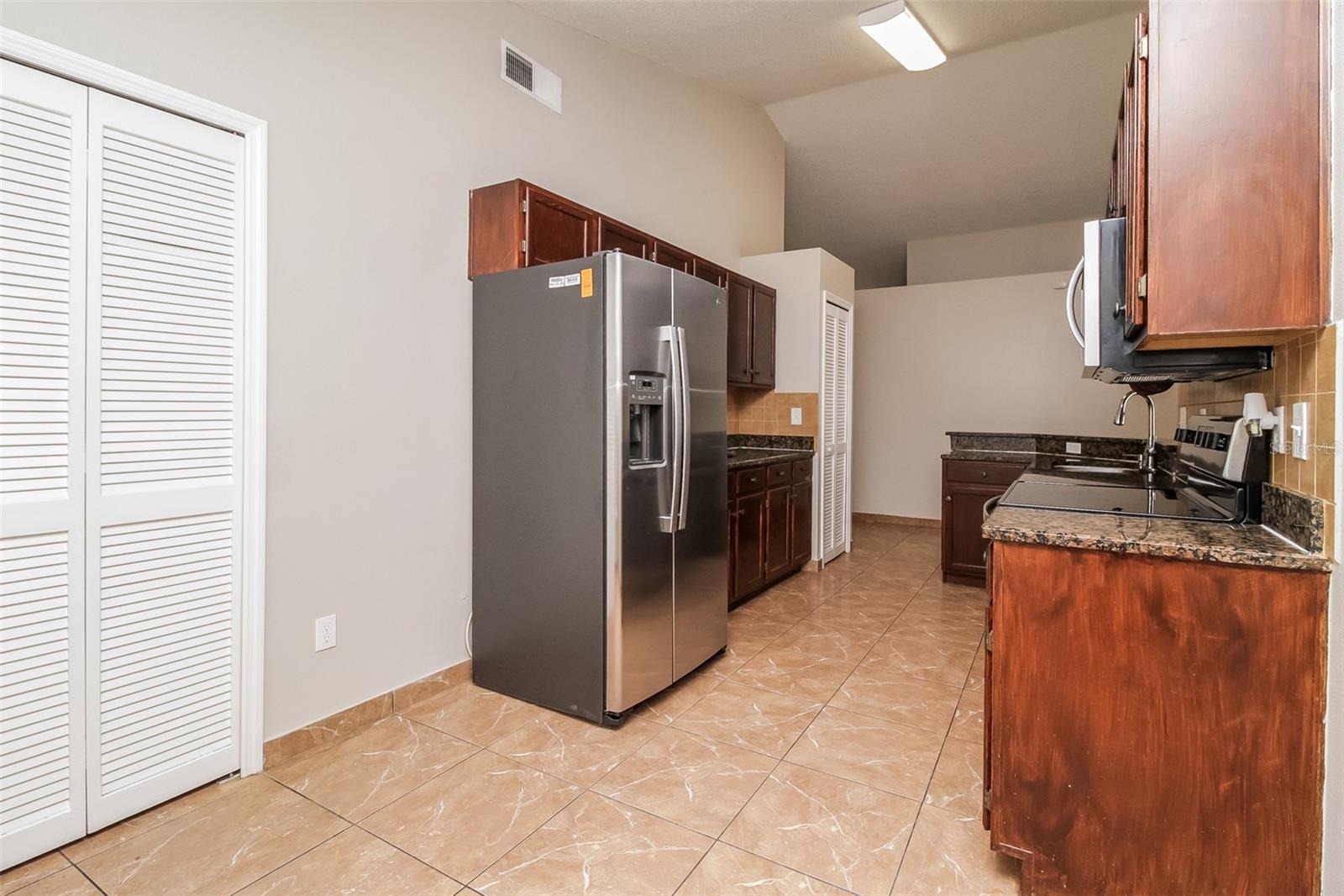 120 LAKEBREEZE CIR — photo 6