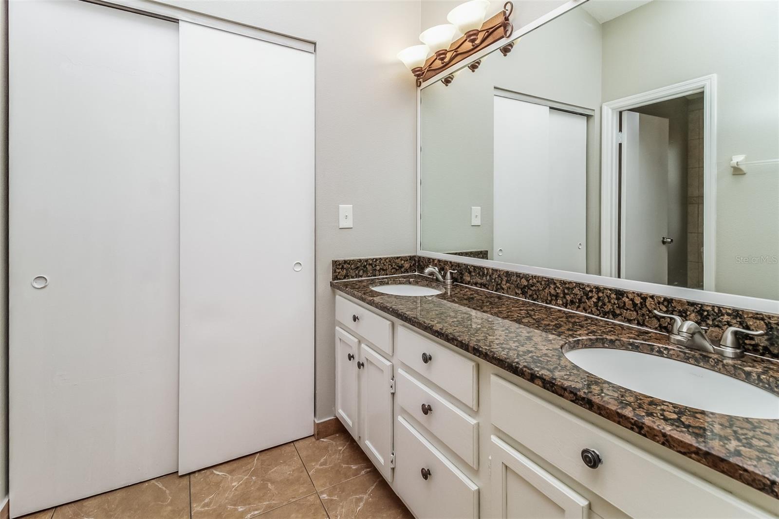 120 LAKEBREEZE CIR — photo 9
