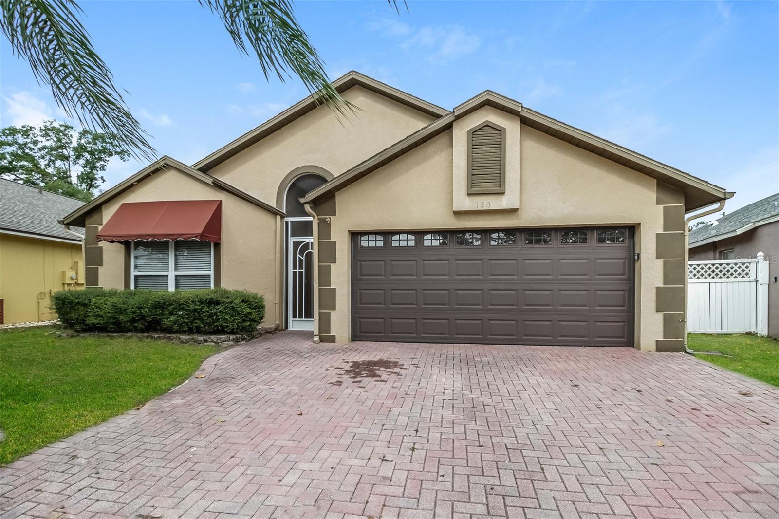 120 LAKEBREEZE CIR