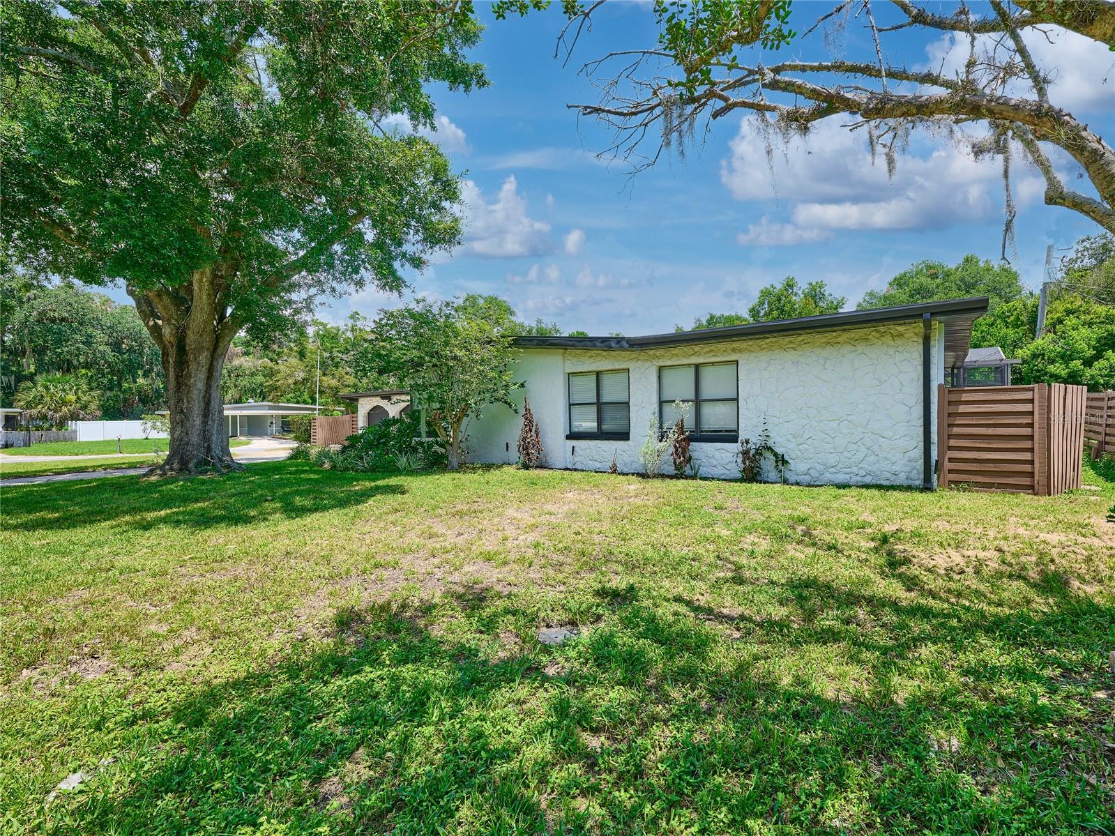1100 CORNELL DR — photo 4