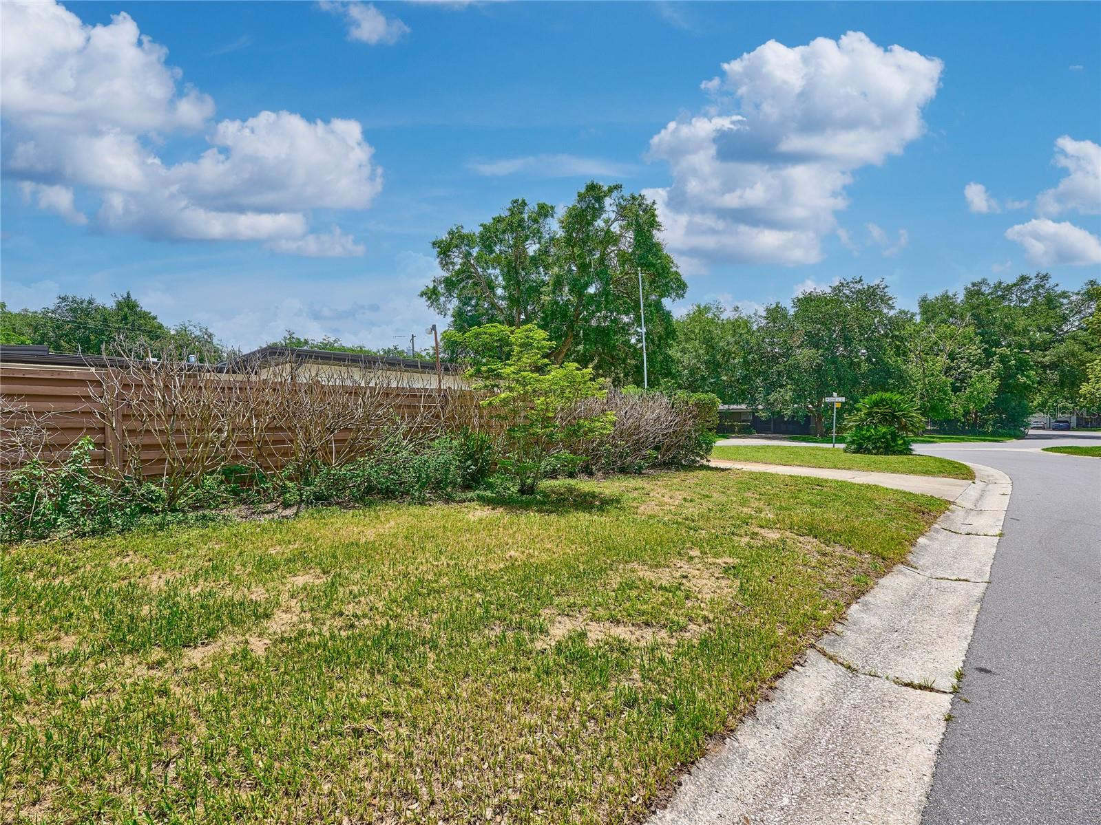 1100 CORNELL DR — photo 10