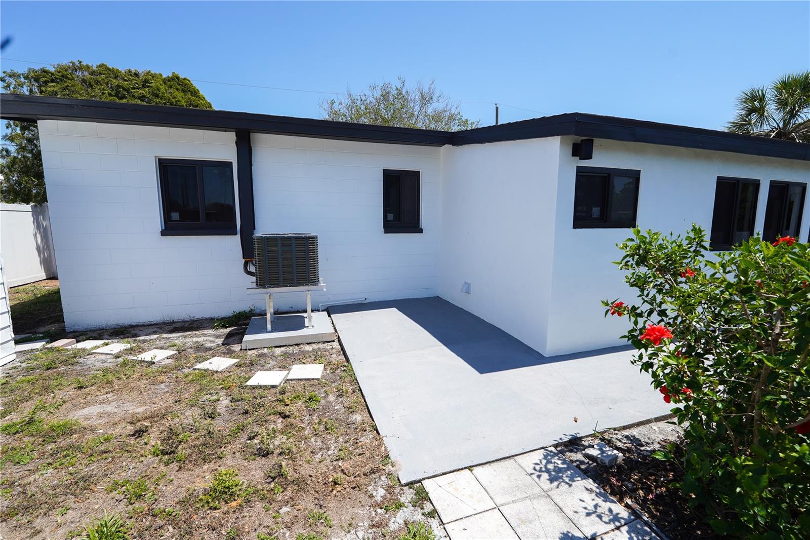 5812 LIVERPOOL DR — photo 11