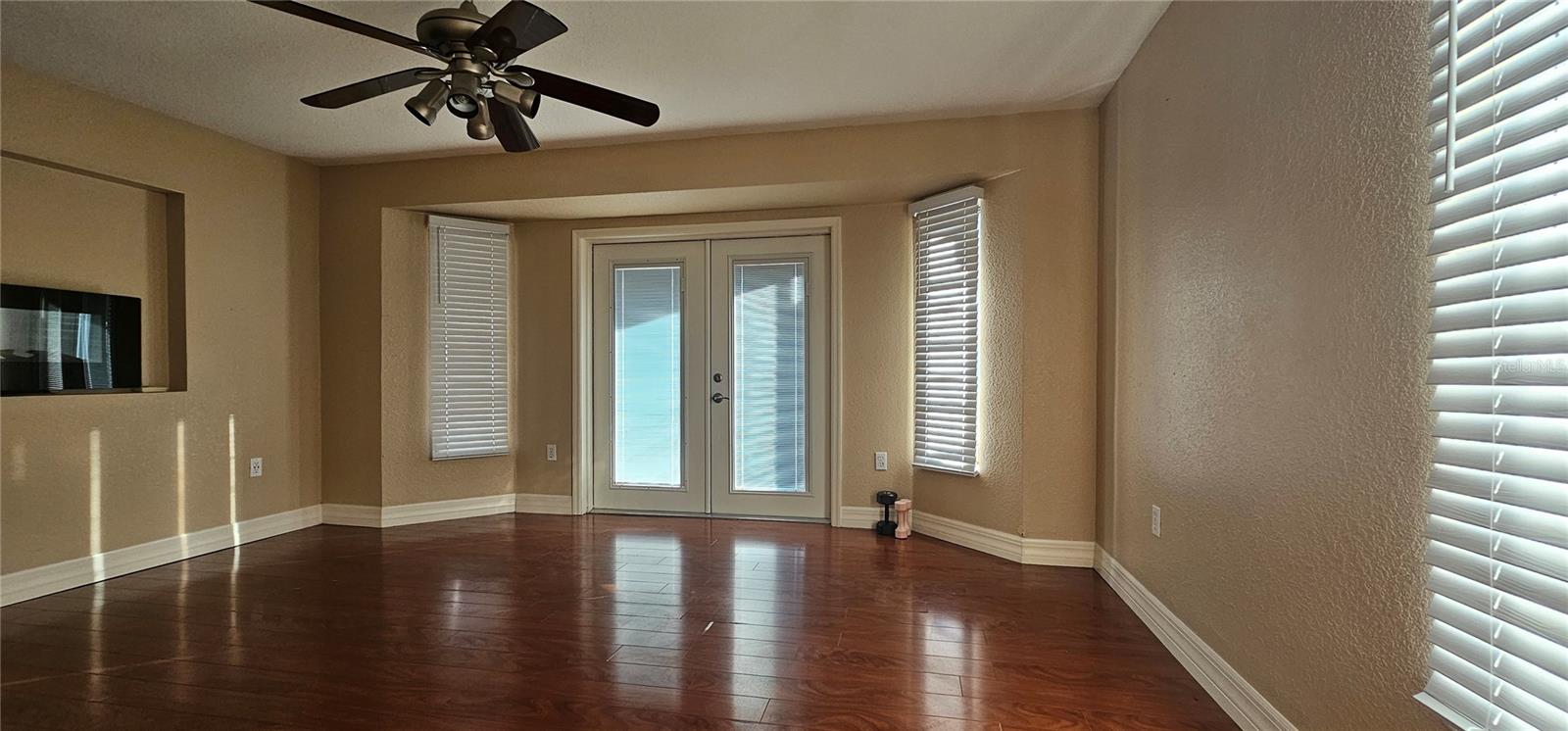 23077 HAMMOND AVE — photo 8