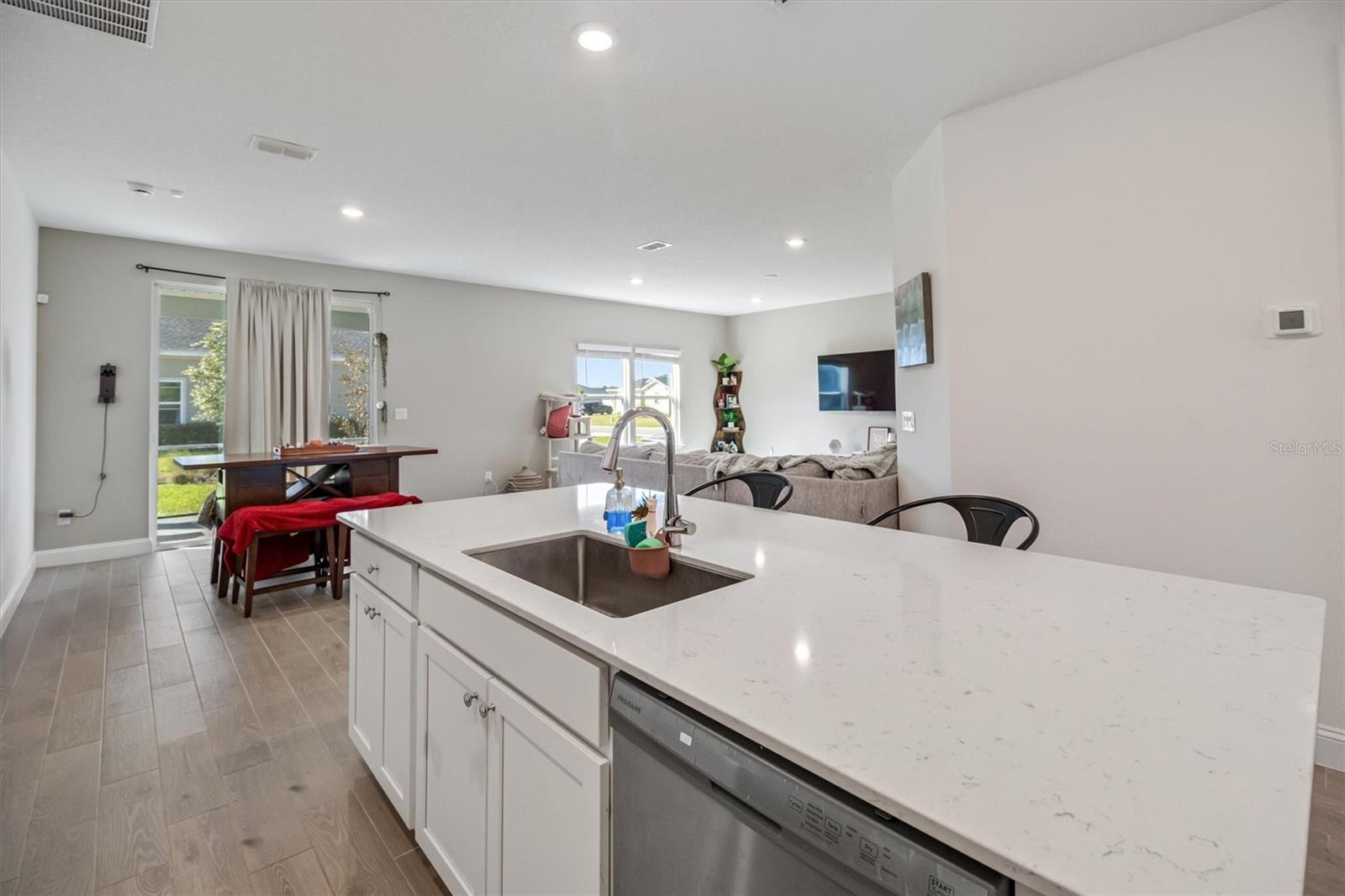 2170 RAGLAN CIR — photo 4