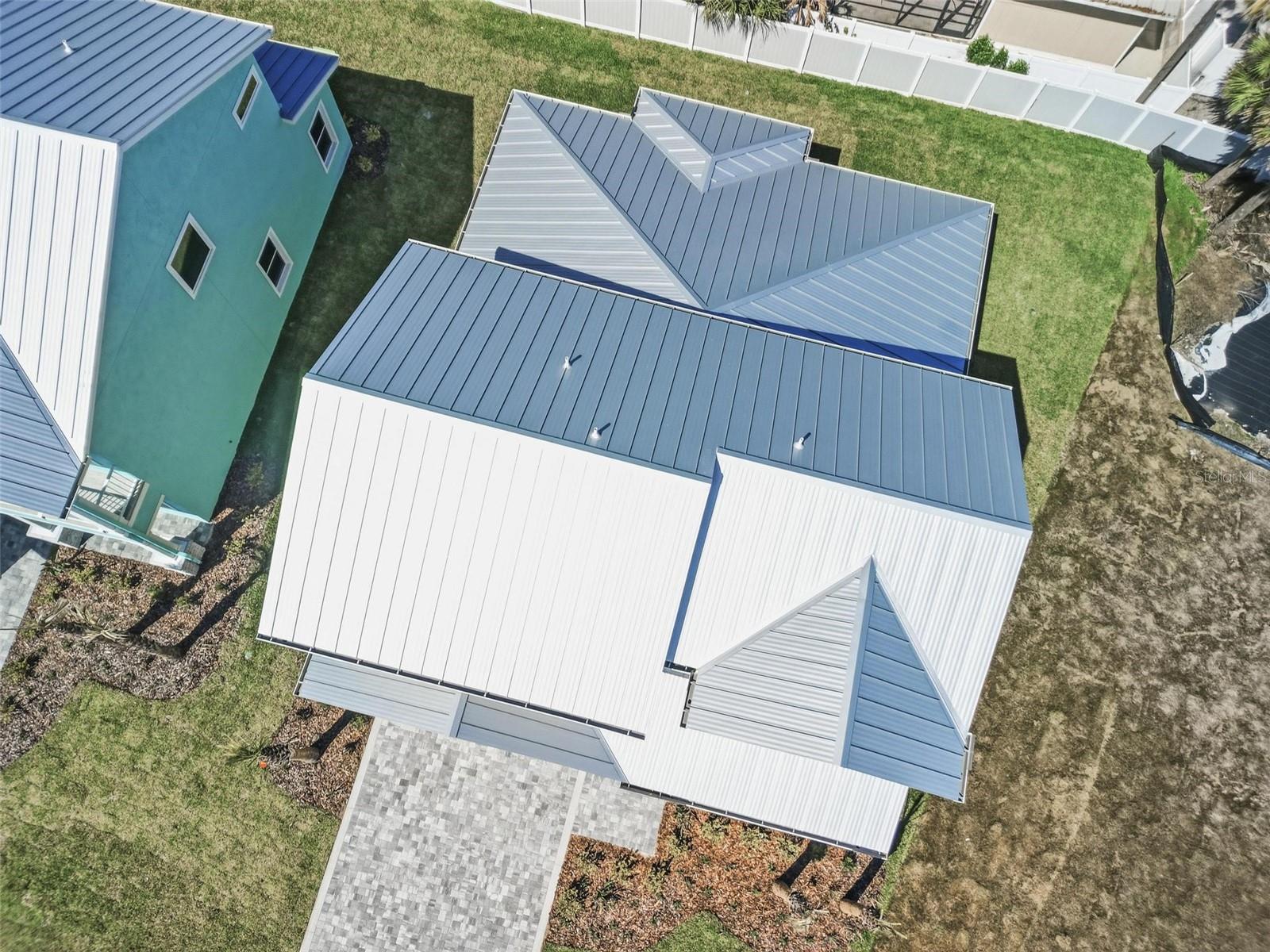 112 BEACHVIEW DR — photo 4