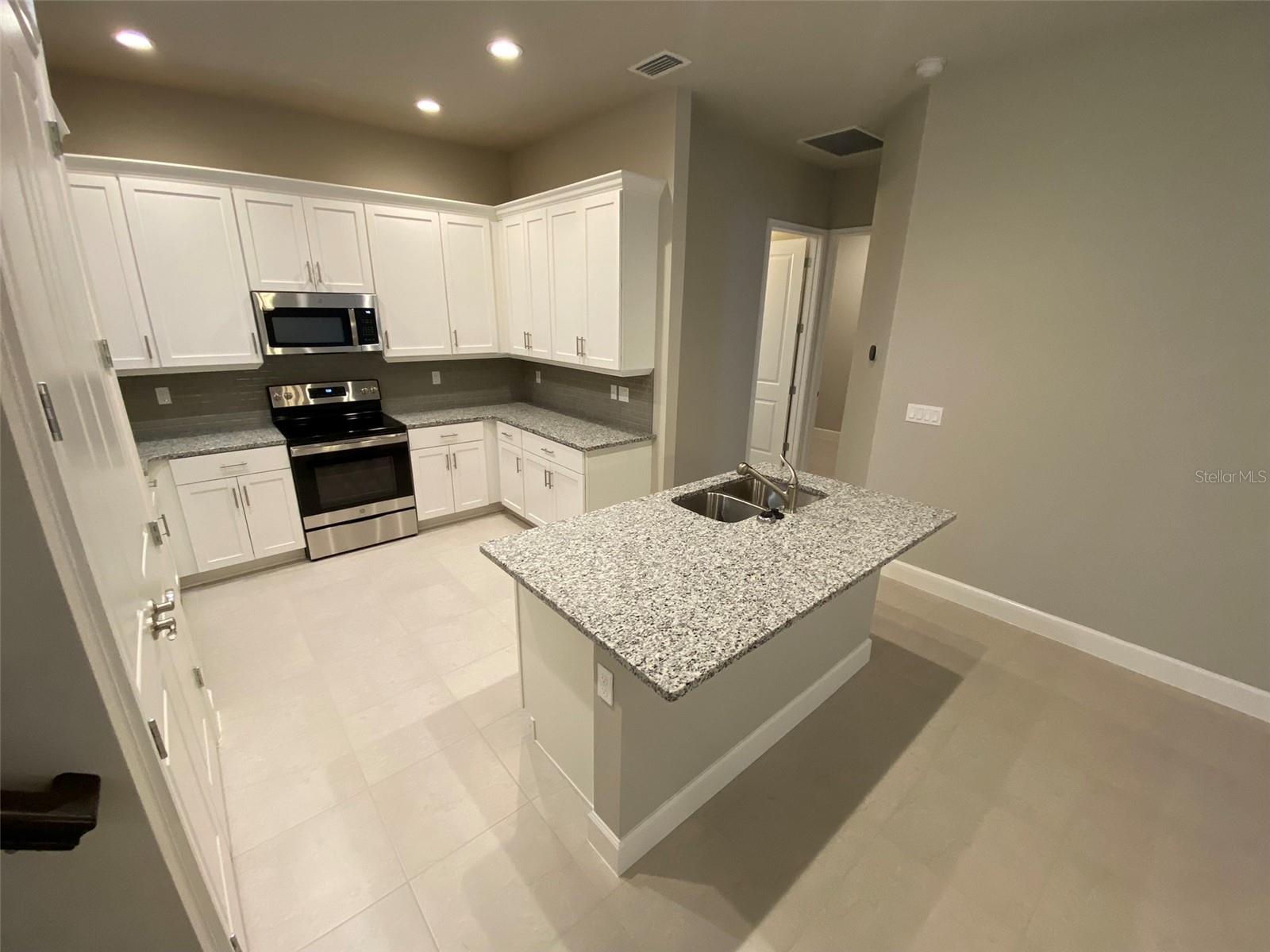 78 LONGRIDGE LN — photo 6