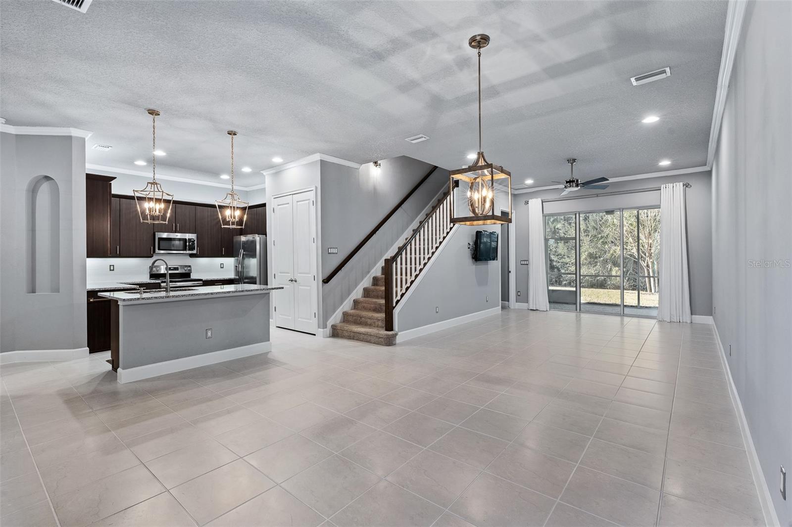 831 PINEWOOD DR — photo 4