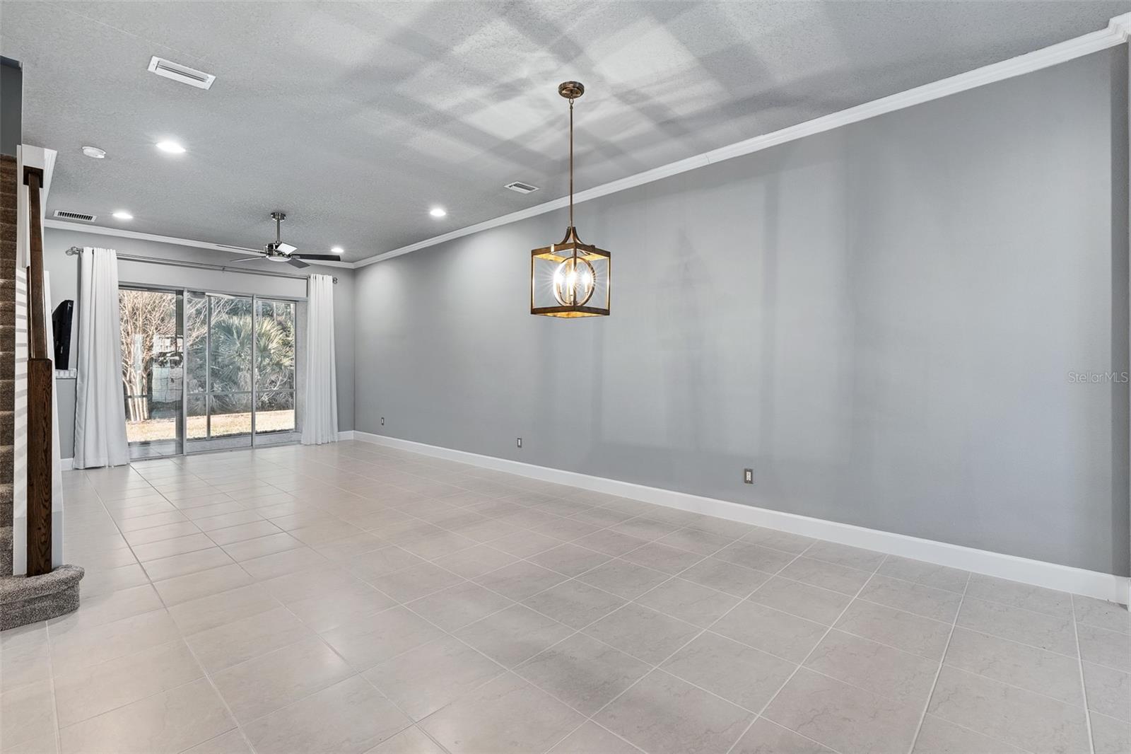 831 PINEWOOD DR — photo 6