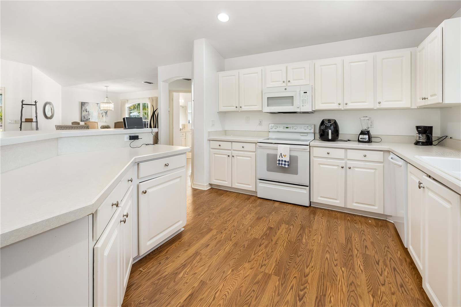 9 SHERRINGTON DR — photo 2