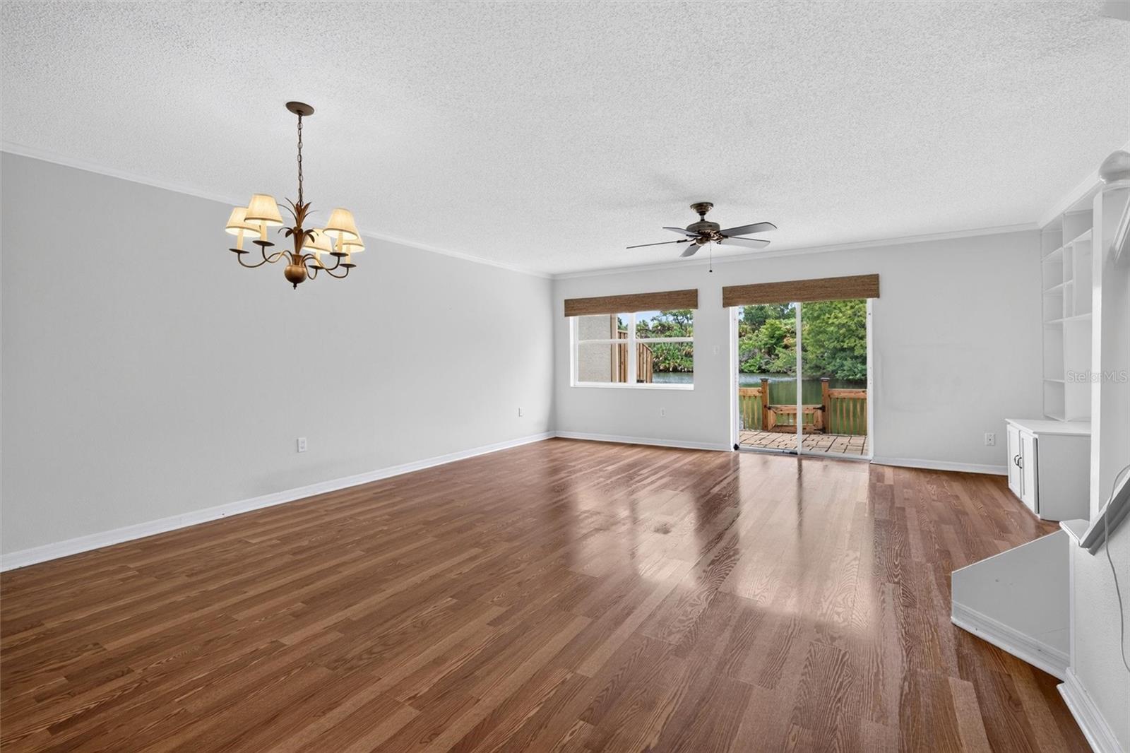 525 LAKE BRIDGE DR — photo 4