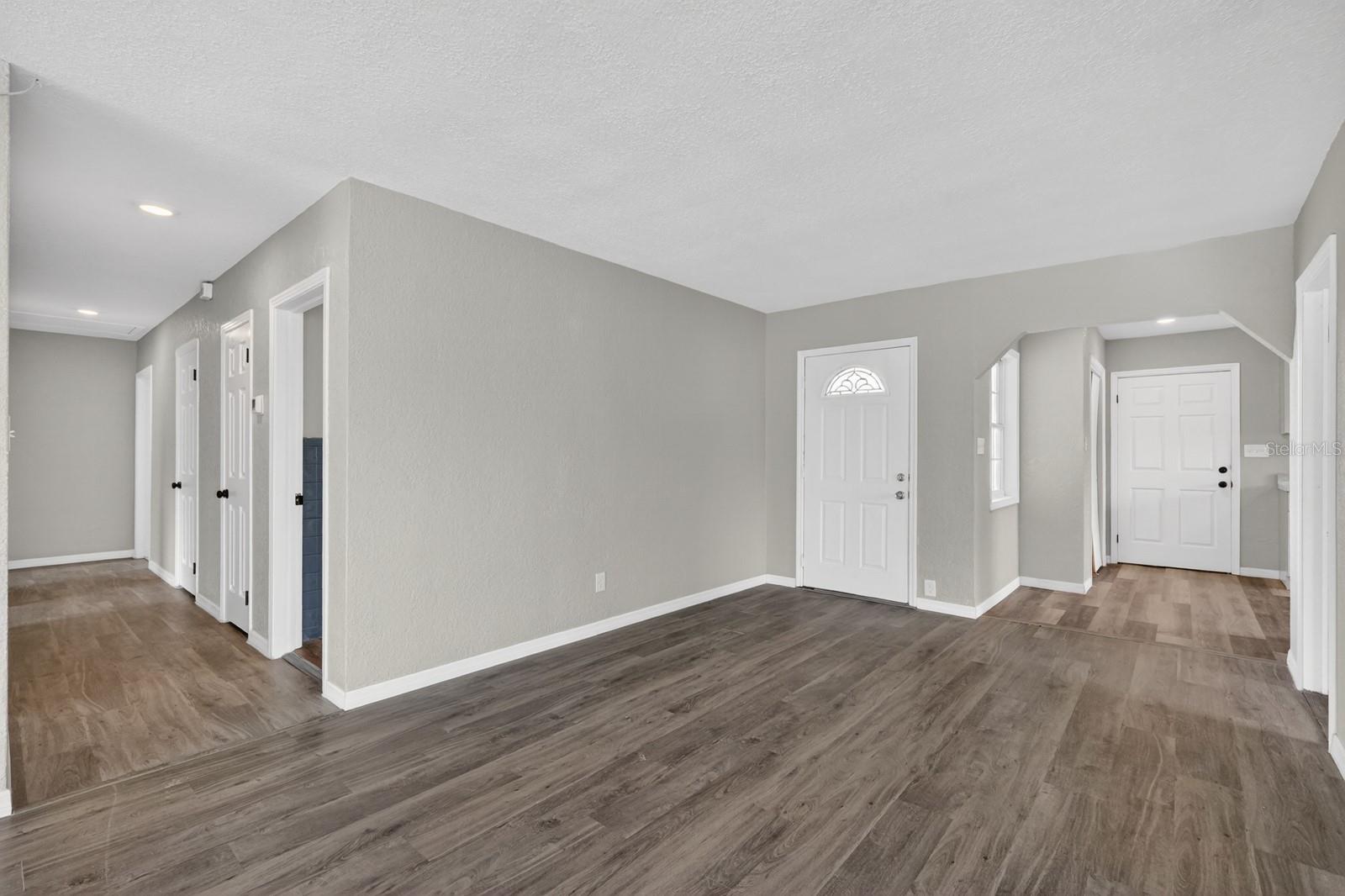 1027 BEL AIRE DR — photo 9
