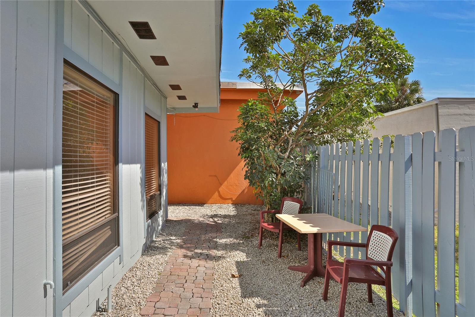 162 S PENINSULA DR — photo 9