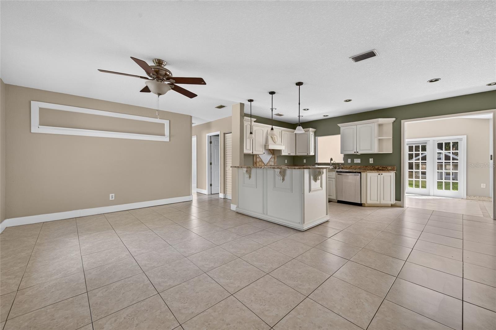 1145 GEORGE ANDERSON ST — photo 5