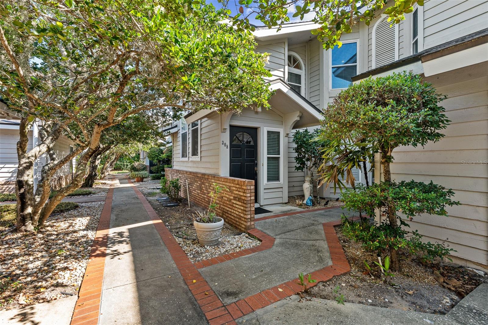 596 N NOVA RD #308