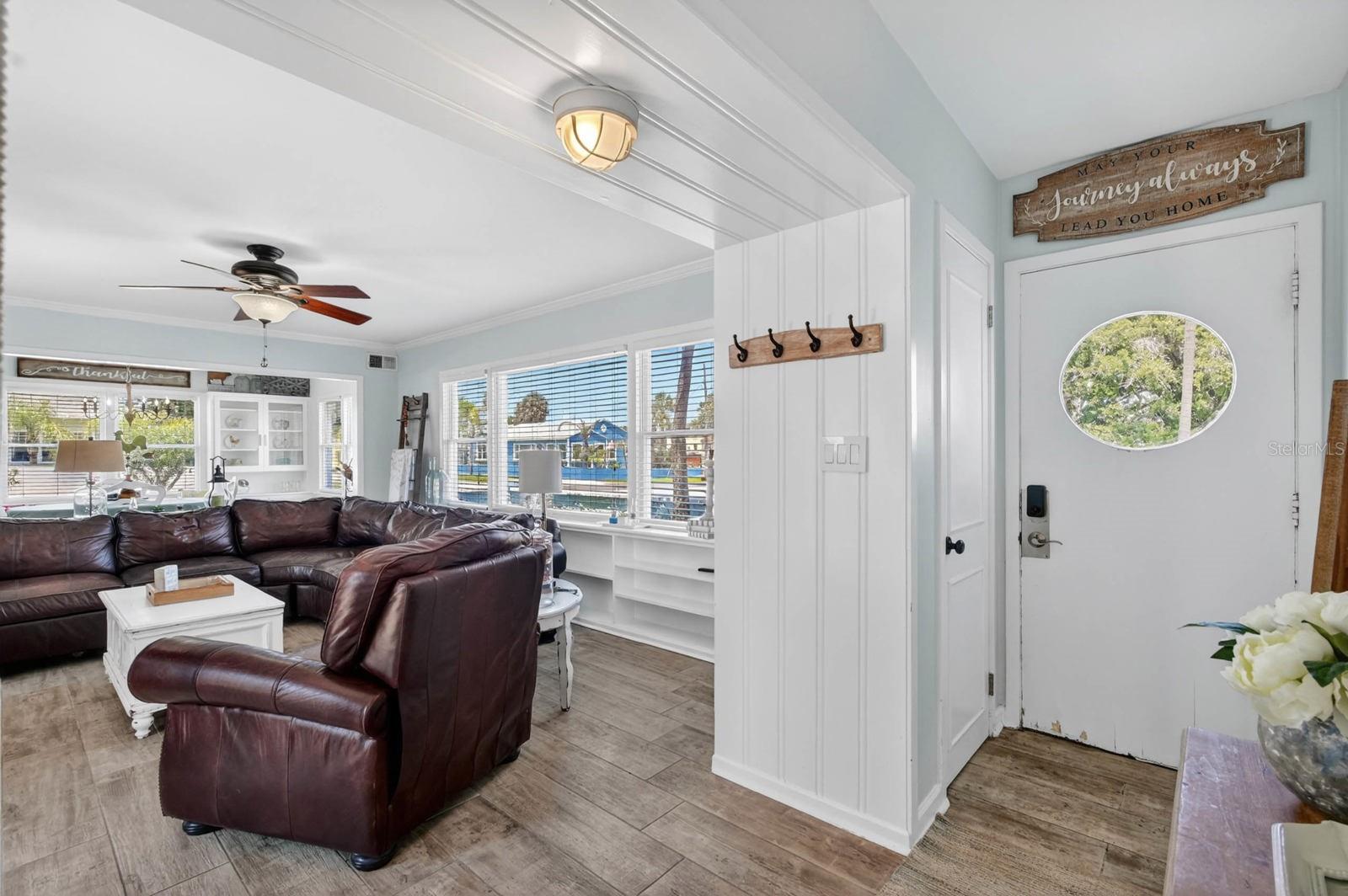 731 N OLEANDER AVE — photo 5