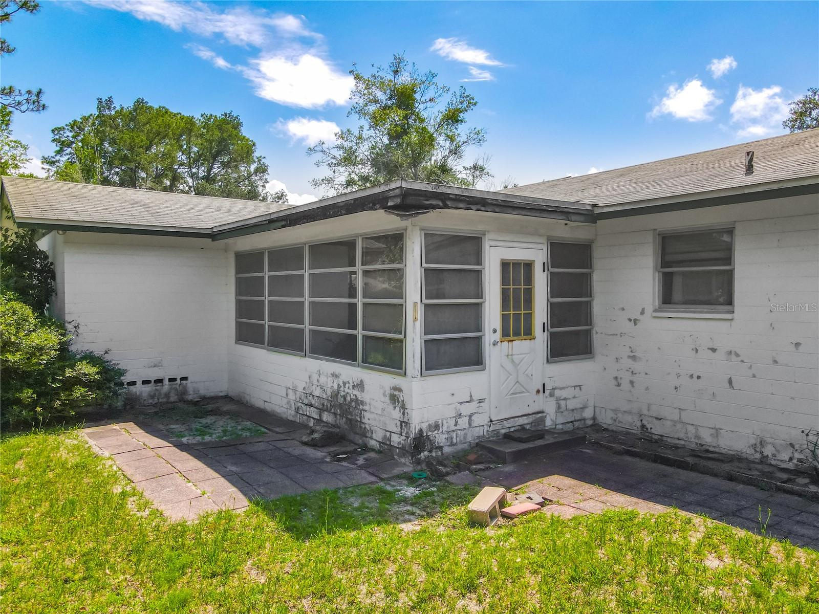 10 MIRROR LAKE DR — photo 8