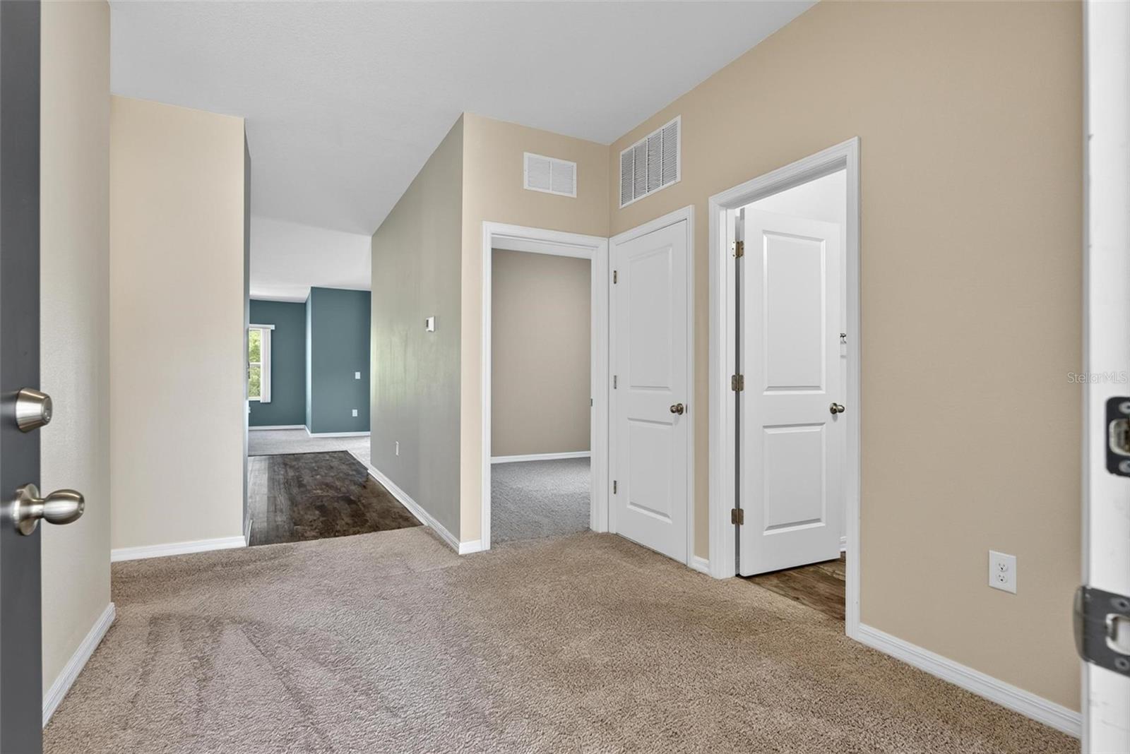2854 NEVERLAND DR — photo 3