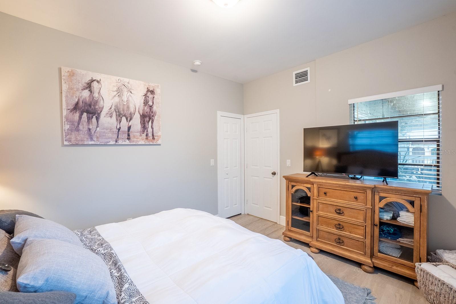 244 LEXINGTON DR — photo 8