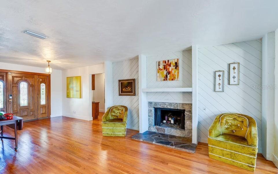 1286 JOHN ANDERSON DR — photo 3