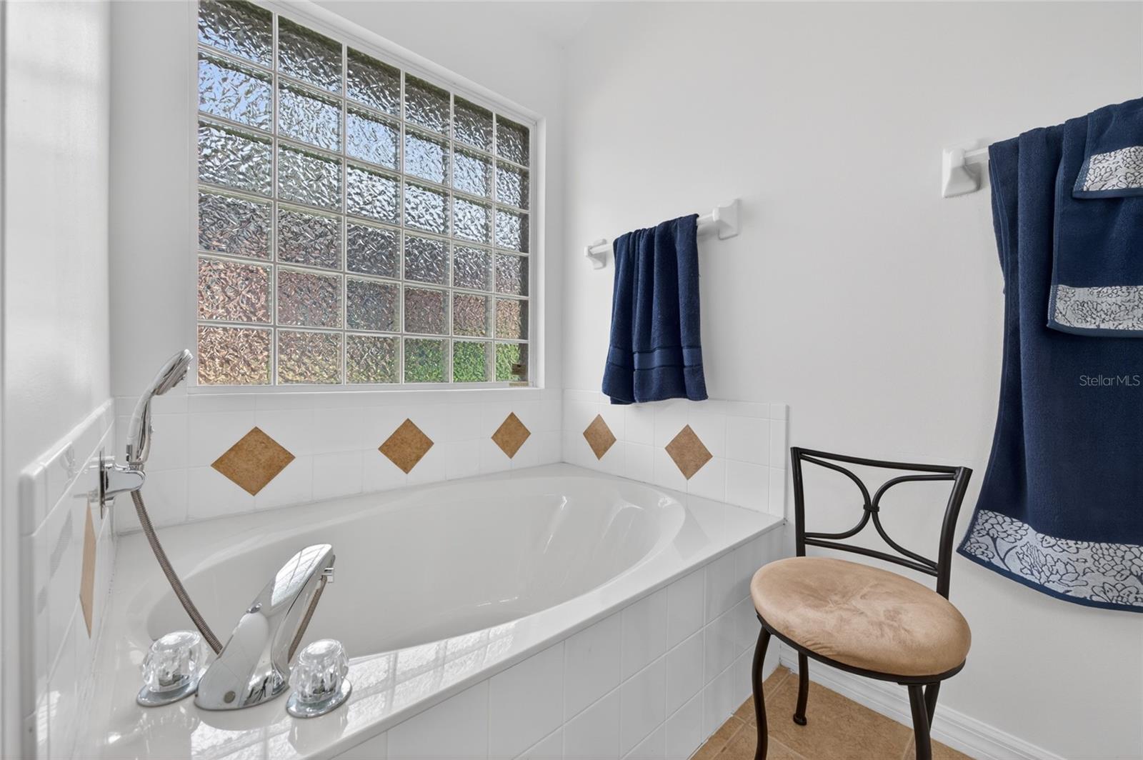 18 OAK VILLAGE DR — photo 11