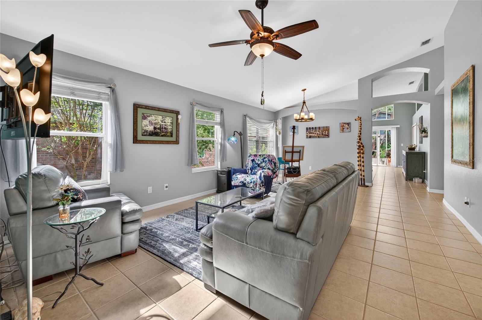 18 OAK VILLAGE DR — photo 4