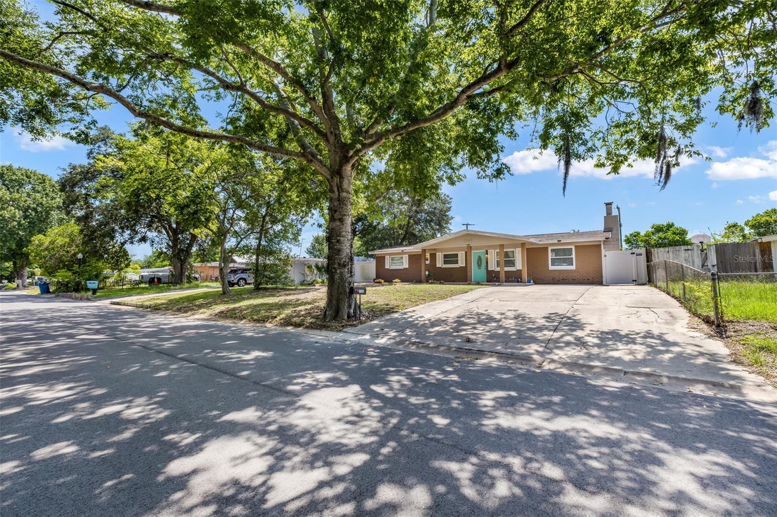 1509 PRIMROSE LN — photo 2
