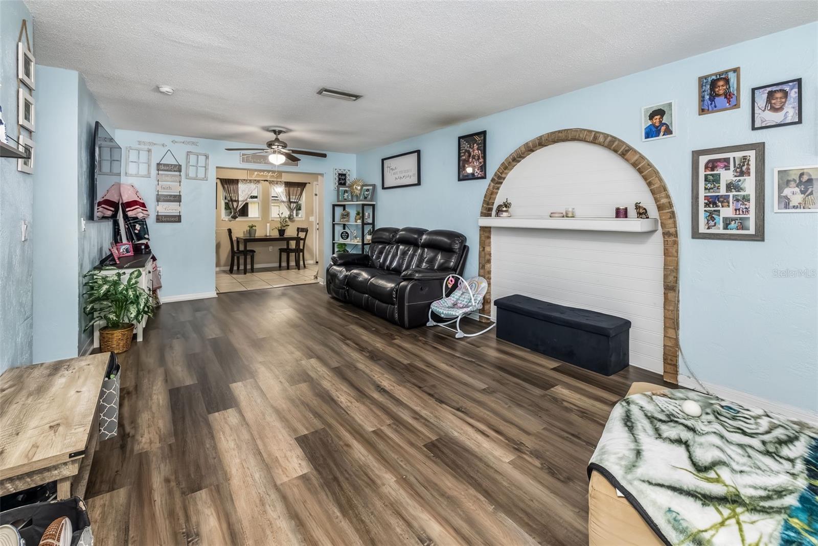 1509 PRIMROSE LN — photo 11
