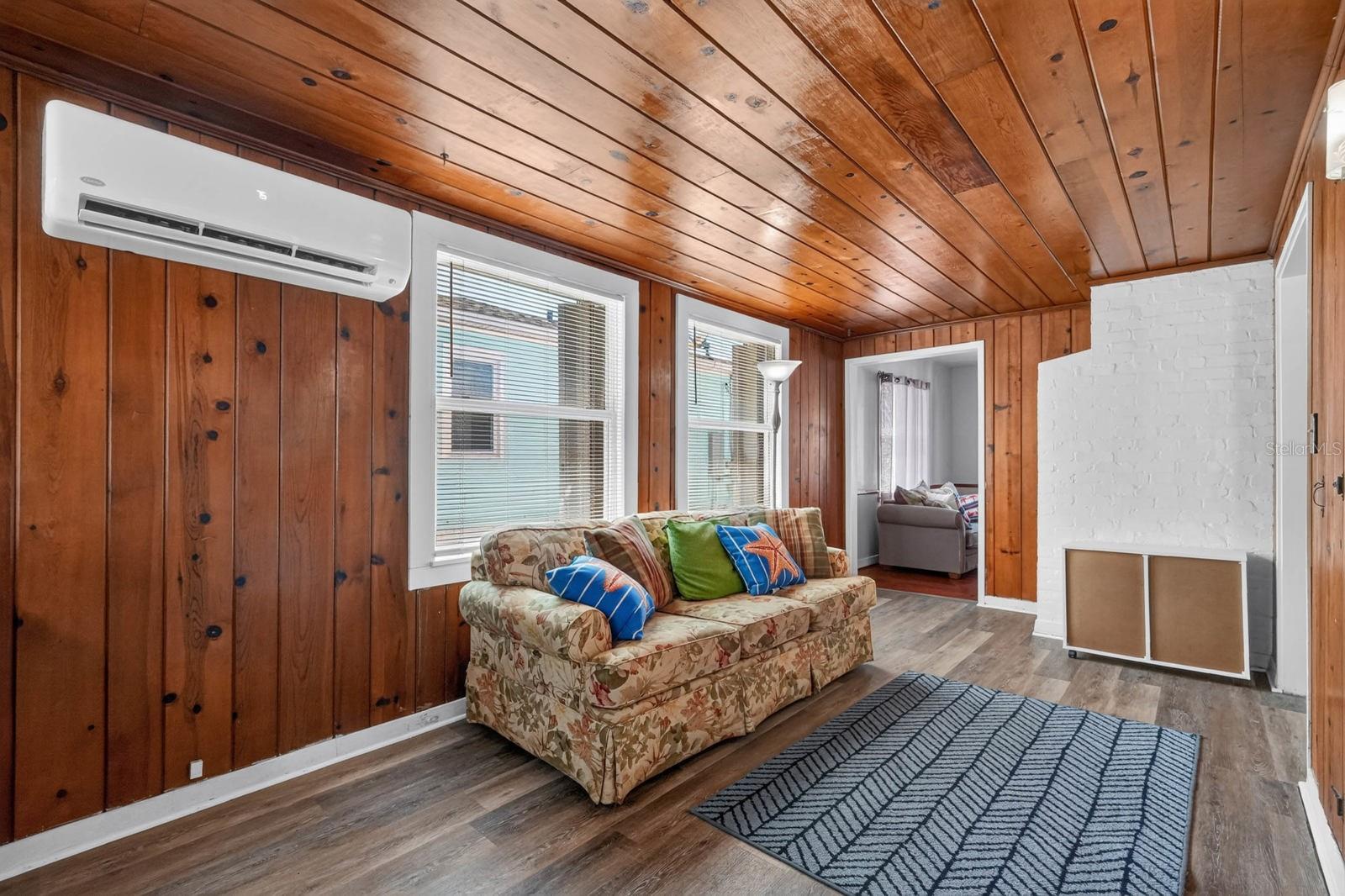 314 REVILO BLVD — photo 12