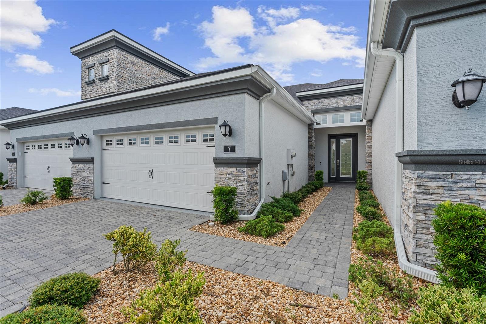 7 NEWHAVEN LN