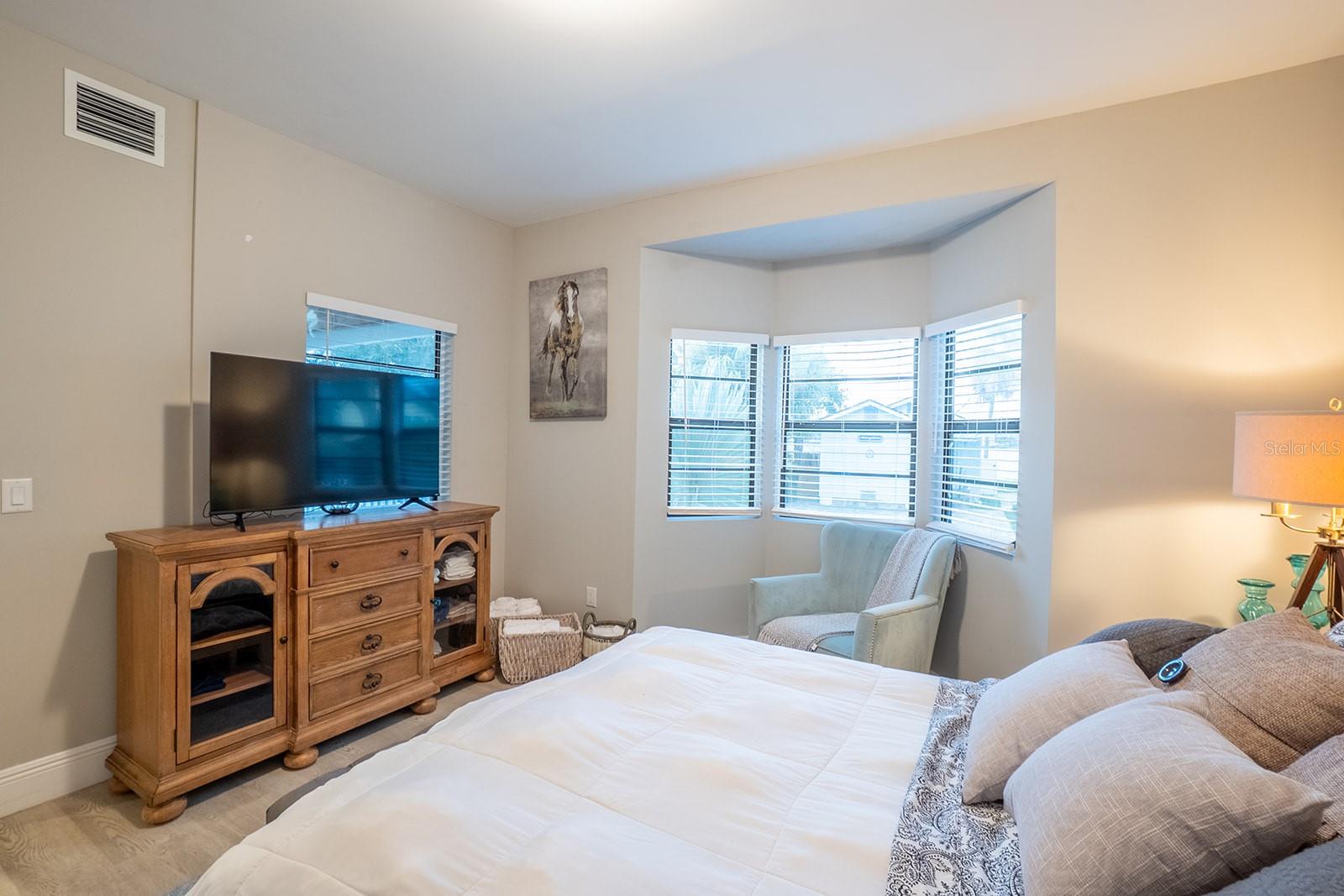 244 LEXINGTON DR — photo 10