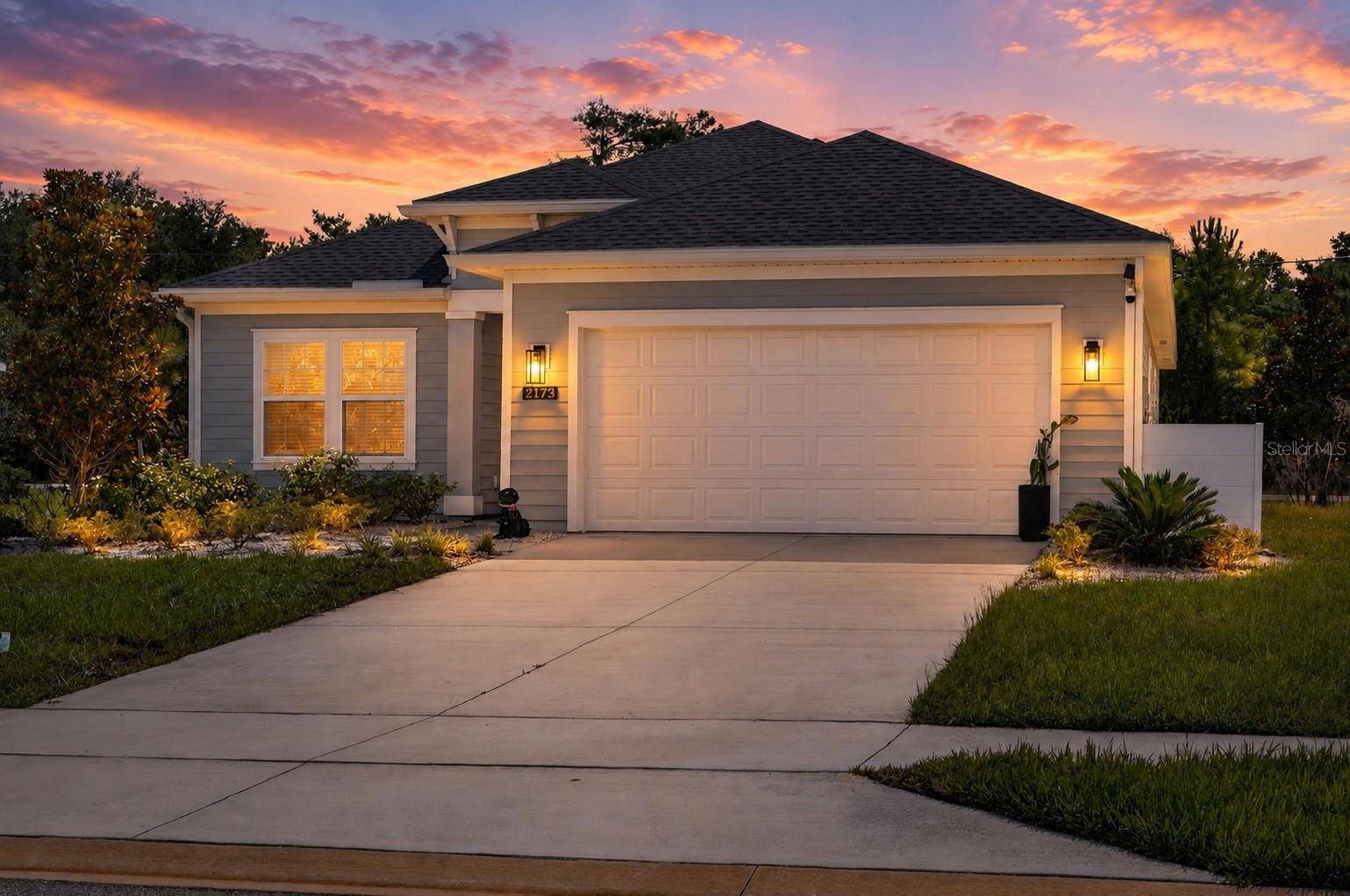 2173 RAGLAN CIR