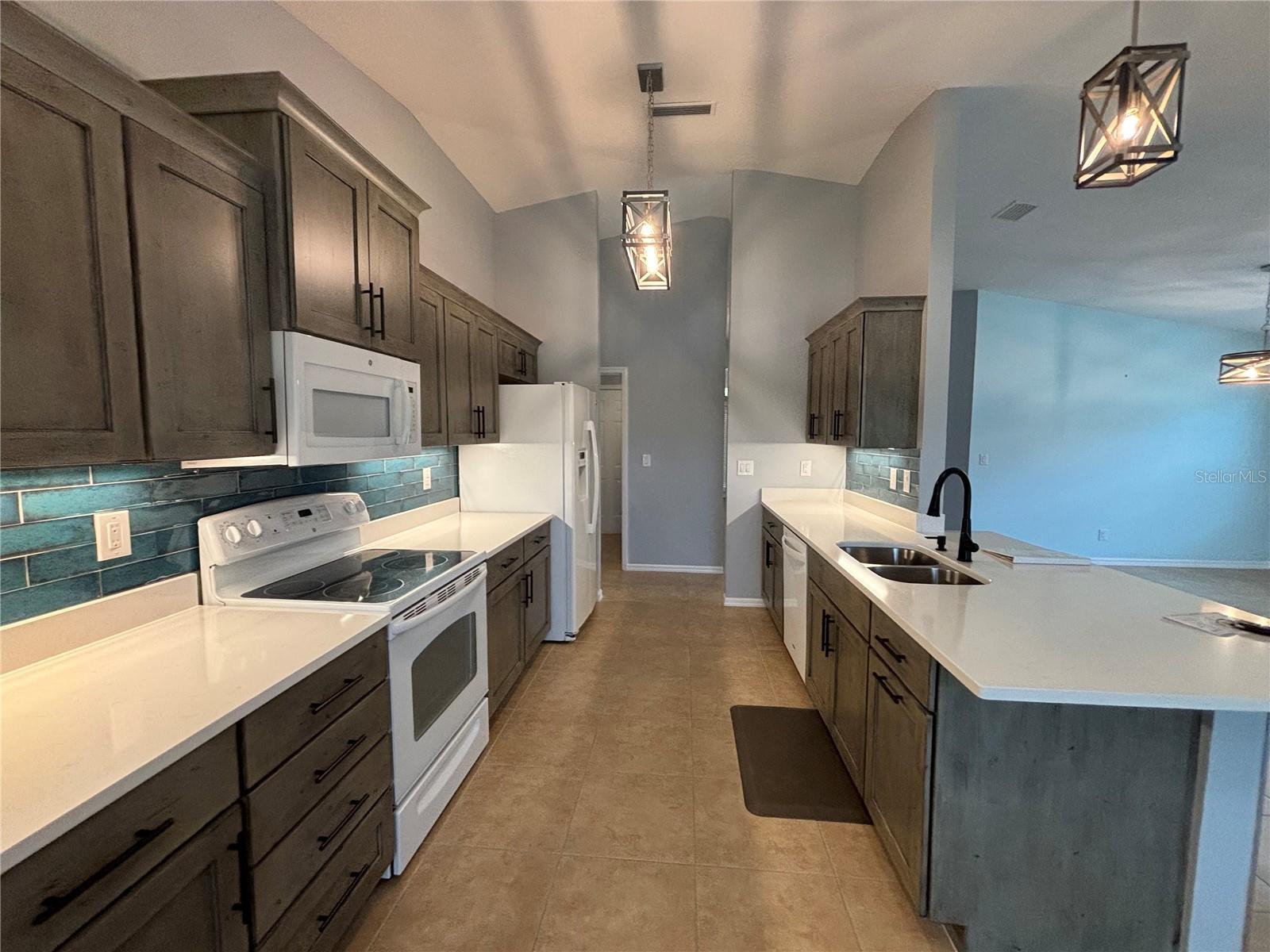 908 WOODSTREAM LN — photo 4