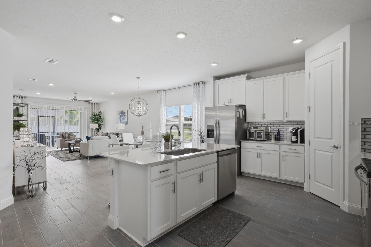 2110 RAGLAN CIR — photo 9