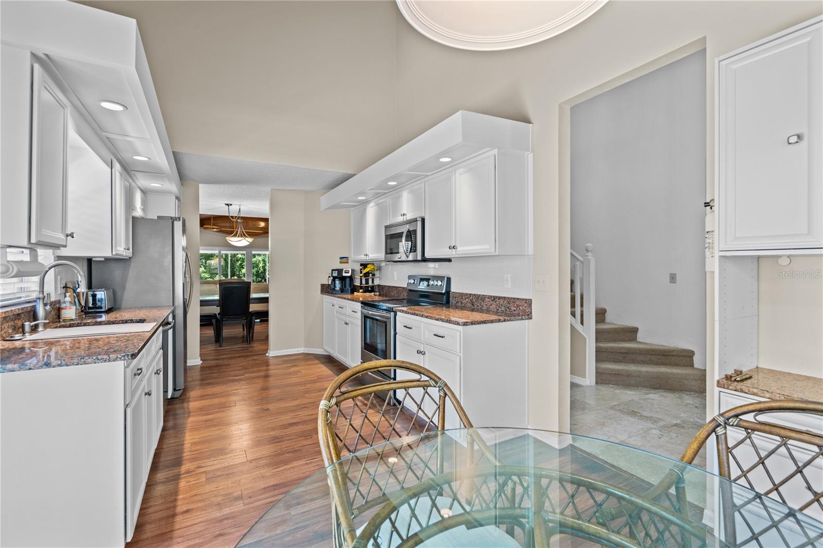 254 GLENBRIAR CIR — photo 4