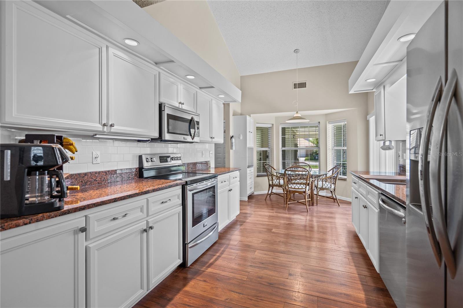 254 GLENBRIAR CIR — photo 6