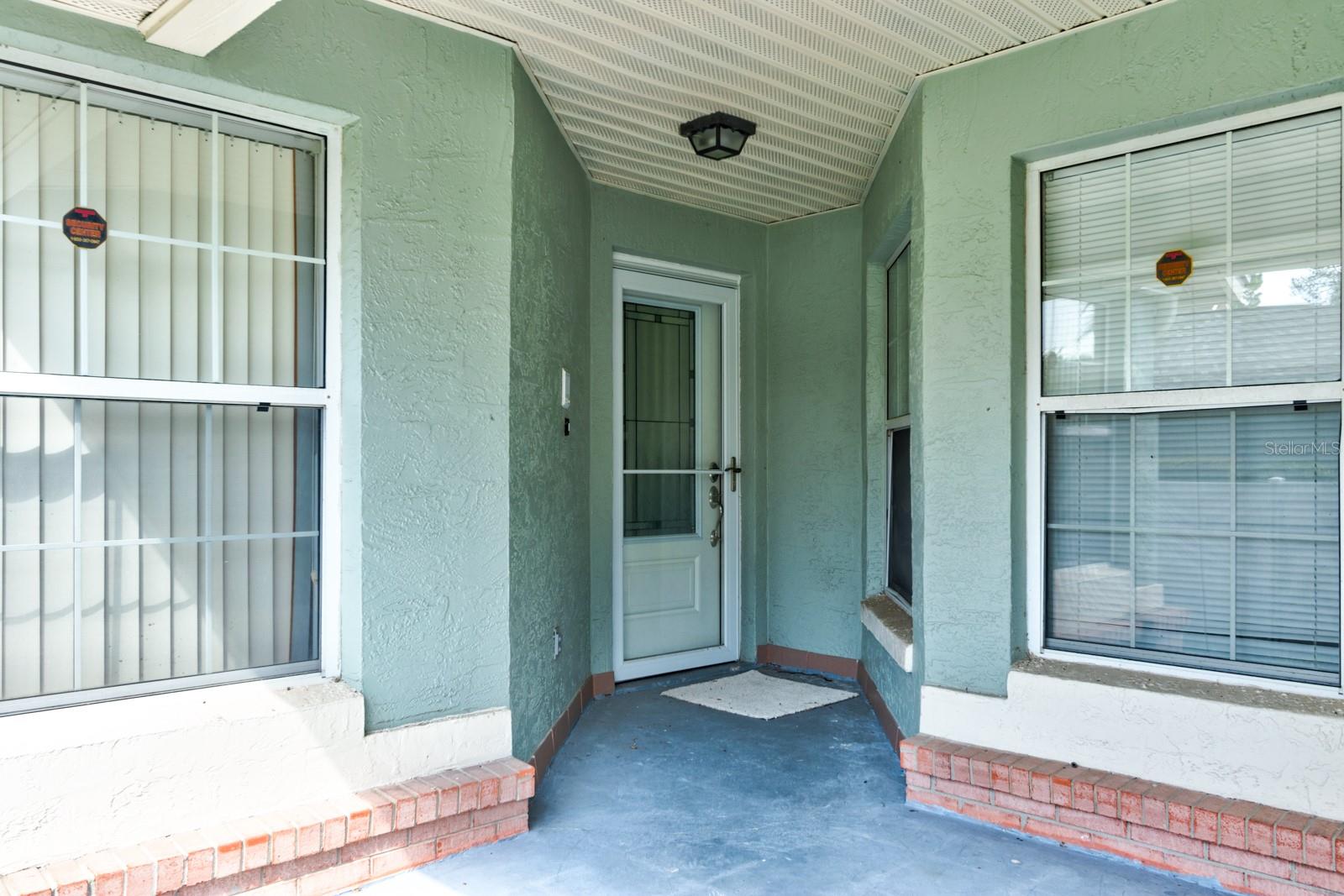 317 GLENBRIAR CIR — photo 3