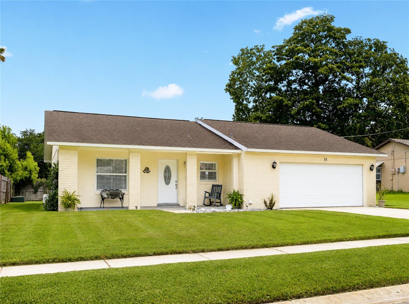 38 LAUREL OAKS CIR