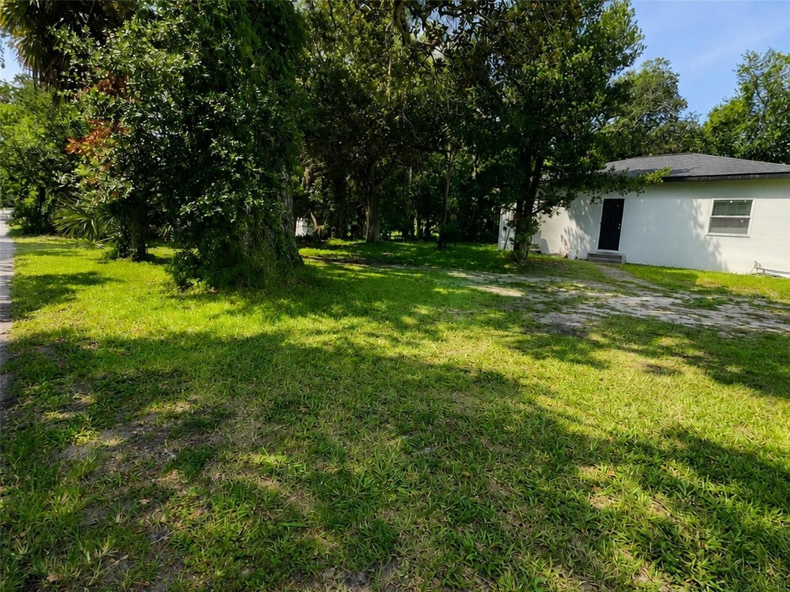 547 LIVE OAK AVE — photo 2