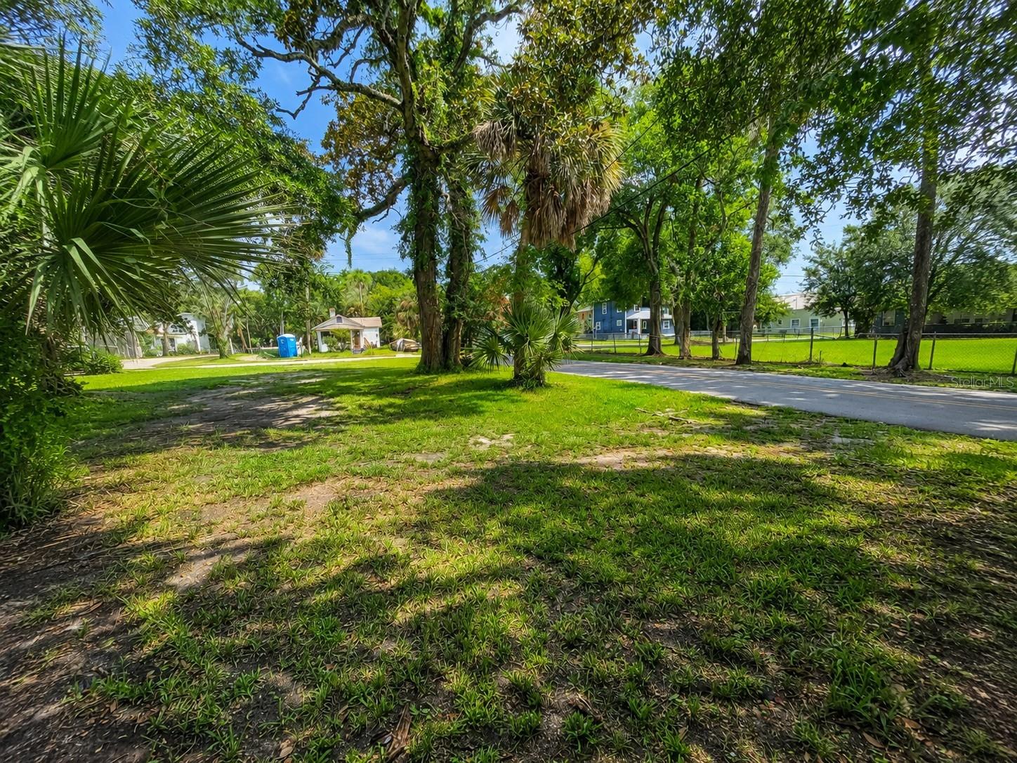 547 LIVE OAK AVE — photo 4