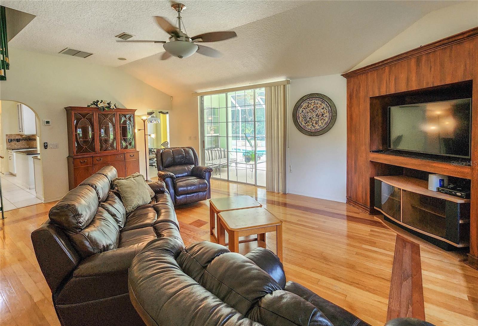 1308 WICKLOW LN — photo 8